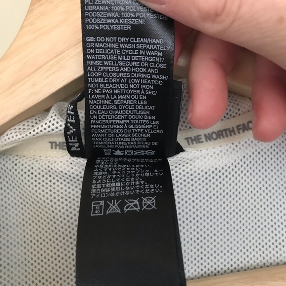 THE NORTH FACE Lightweight Jacket with Hood - Picture 11 of 12